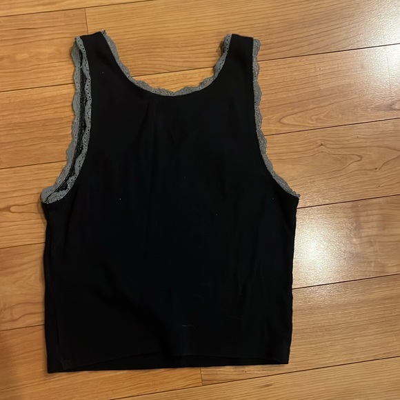 Hollister, small black tank top with gray trim “Beverly Hills California” - Picture 4 of 4